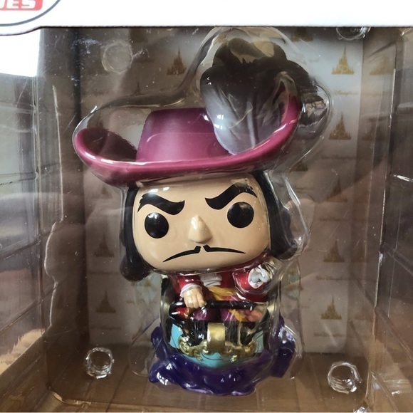 Funko Pop Disney Rides 50th: Captain Hook at the Peter Pan’s Flight Attraction - Picture 5 of 5